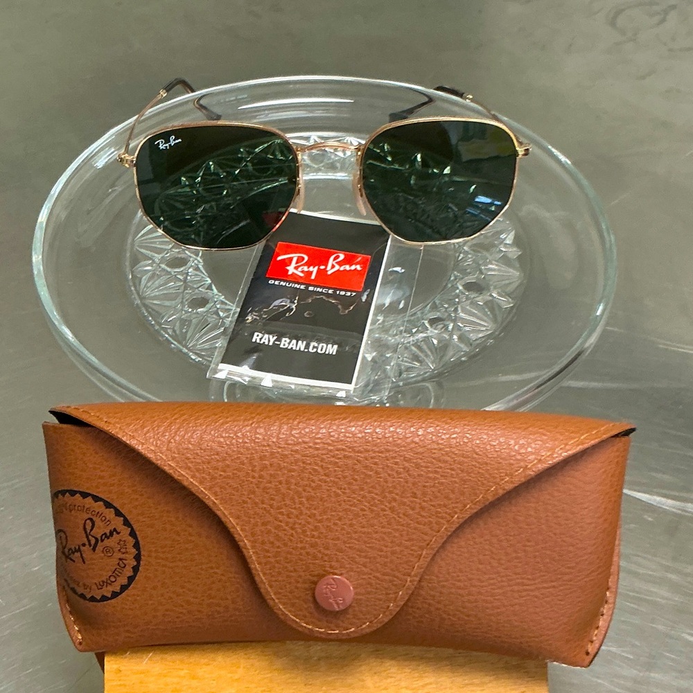 Ray-Ban sunglasses, green lens, size 15-21, leather case inc.NWOT